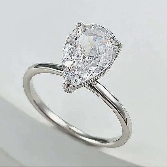 18k 1.75ct Pear Cut Ring - Picture 4 of 15